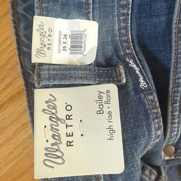 Wrangler Women's Dark Blue retro Flare Jeans New With Tags! - Picture 8 of 8